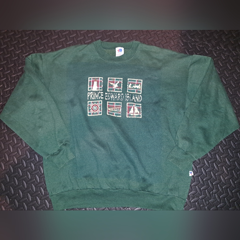 Vintage Prince Edward Island graphic crew neck